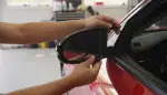Neue Optik: Spiegelkappen austauschen